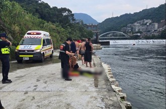 新店救溺警義消4人送醫命危！ 2人恢復呼吸心跳