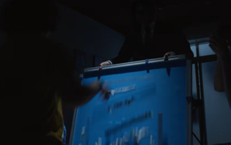 「中分男翻桌」反罢片在Threads火了 粉专：突破同温层佳作