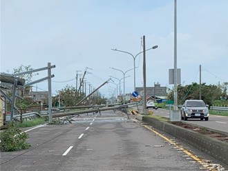 丹娜絲颱風災情嚴重！台南12區9日繼續停班停課