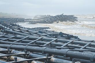 屏東 光電站殘骸堆沙灘 綿延1公里