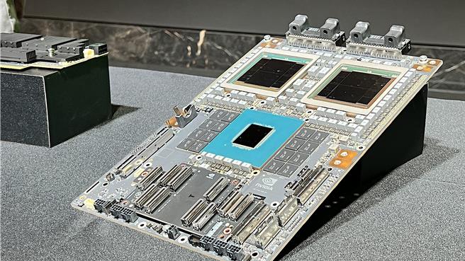 Datasection与技钢科技合作，将打造亚太最大SuperCluster，图为B200伺服器。（图／柳名耕摄）