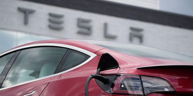 特斯拉执行长马斯克因《大而美法案》通过，正式与川普决裂。图／美联社