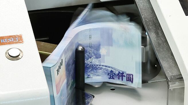 儒鸿（1476）手中订单全满，预估产线产能到年底应可全开，加上对等关税、匯率衝击逐步递减下，乐观下半年表现，全年营收超越去年没问题。图／本报资料照片