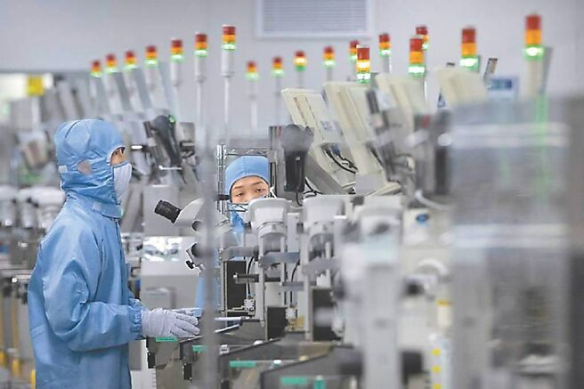 台积电近年来持续于海内外扩厂，带动台湾设备概念股受惠。图／美联社