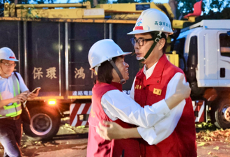 PO與黃敏惠擁抱「暖照」港媒解讀陳其邁釋出訊號：進可攻退可守