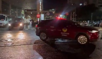 勇消吳恩碩救溺殉職 凌晨移靈殯儀館   同仁哀痛不捨列隊護送