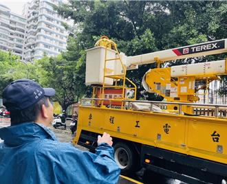 新北泰山中央路突停电！台电研判「树木惹祸」紧急抢修