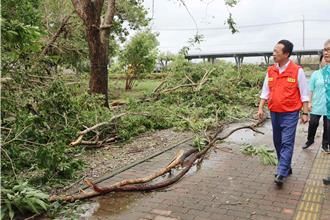 丹娜絲重創嘉義校園！鄭英耀視察：緊急撥款450萬