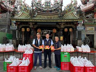 丹娜絲颱風重創台南學甲 慈濟宮緊急送900便當濟災民
