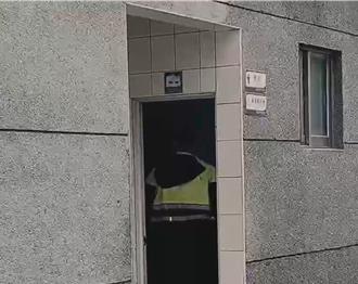 云林地检署公厕吸毒　男赤裸上身神情恍惚当场被逮