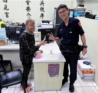 迷途老婦大雨中呆坐路邊 楊梅警暖心協助返家