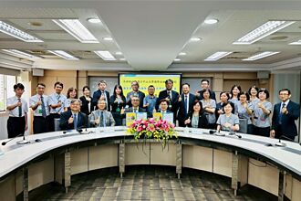 高銀揪中山大學 育亞資中心人才