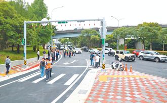 堤頂交流道新匝道 解內科塞車