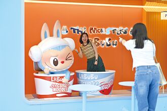 陸嚴管盲盒 泡泡瑪特股價跌