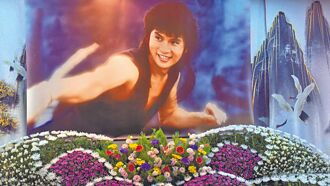 李小飛告別式「韋小寶」當遺照