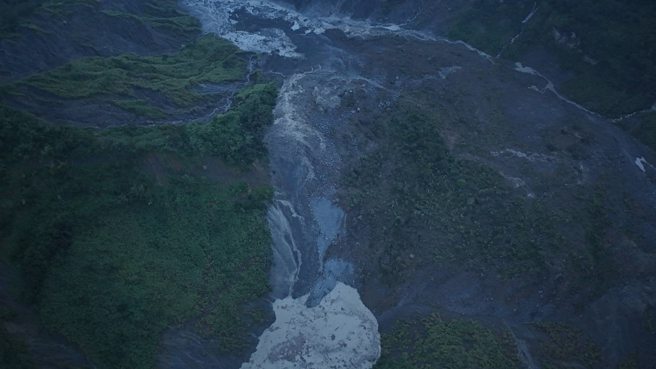 竹山鎮長陳東睦指出該堰塞湖有潰堤風險，提醒下游周邊8個里的居民注意安全。（圖／翻攝自竹山鎮長陳東睦臉書）