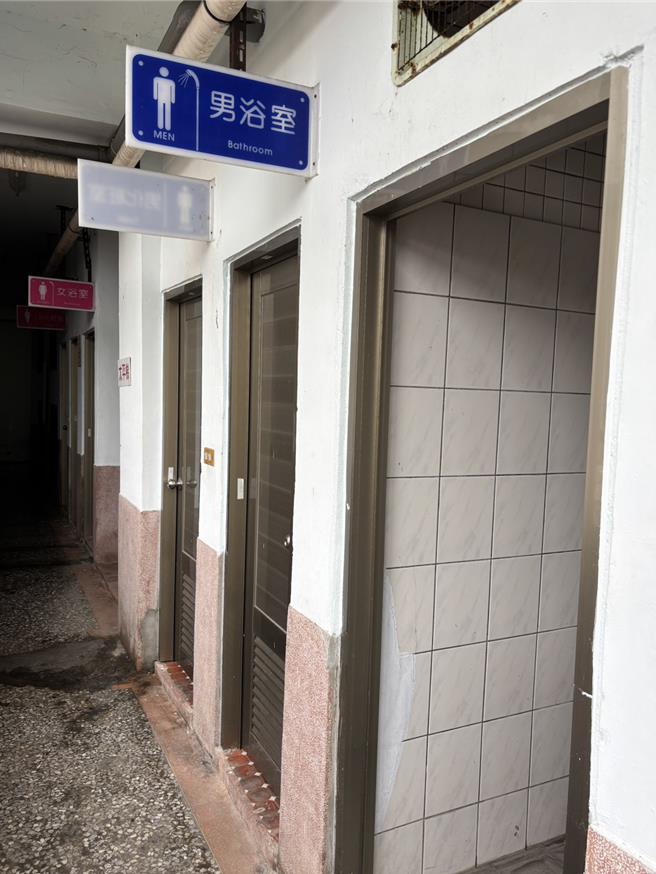 配天宫特别提供香客大楼的卫浴设备让民眾使用。（朴子市公所提供／吕妍庭嘉义传真）