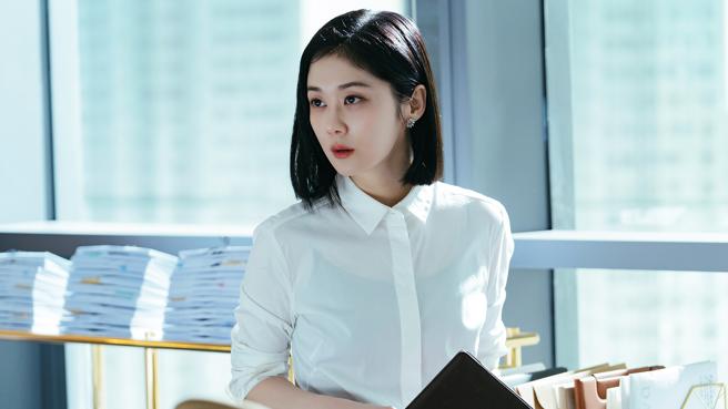 張娜拉在《好搭檔》中挑戰飾演離婚律師，再創演藝事業新高峰。（龍華影劇台提供）