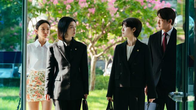 張娜拉和南志鉉在劇中剛好是互補的「好搭檔」。（龍華影劇台提供）