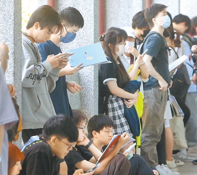 114學年度分科測驗將於11日、12日登場，共有3.9萬人報考，圖為北市考場。示意圖，非新聞事件當事人。（本報資料照片）