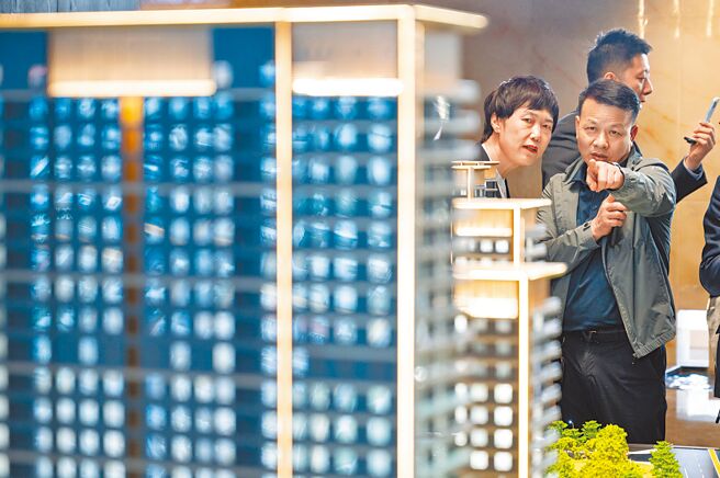 大陆房地产市场持续释放「止跌回稳」信号，北上广深等一线城市中古屋交易量同比增幅在20％至30％。（中新社）