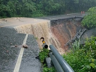 台東湧「路上黃河」台9戊線路基掏空成斷崖