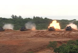 直播》全民看過來！M1A2T首度公開射擊  地表最強戰車大秀火力