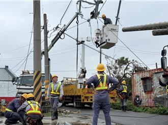 嘉義尚有2萬多戶沒來電 台電急闢「電力得來速」搶修