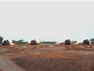 「地表最强战车」M1A2T首度实弹演练  4炮齐发火力超震撼