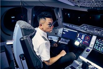 瘦子化身機長帥氣爆棚 大淵下秒突喊「後面有機」笑翻