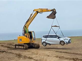 澎湖自駕遊受困！遊客車輪打滑空轉　村長協調怪手救援