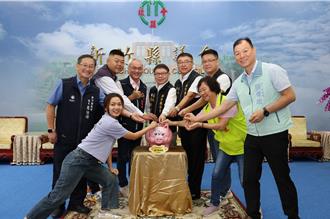 竹县议会认养北埔神猪扑满 养肥杀来扶弱送暖