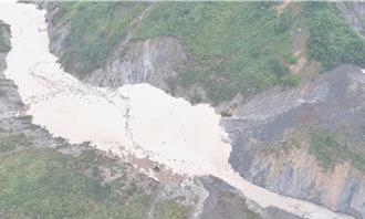 「堰塞湖」潰湖警戒解除！水位大幅下降23公尺 居民鬆口氣