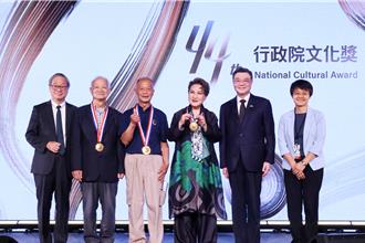 第44屆行政院文化獎 吳晟、傅明光、楊麗花獲頒文化獎章