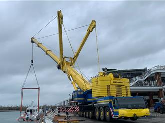 獨家》丹娜絲16級風擊沉交通船 動員500噸吊車救援