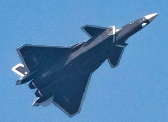 殲-20S為何採用黑色塗裝？張延廷爆玄機