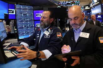 消化川普關稅衝擊 道指噴漲250點 輝達紅翻黑