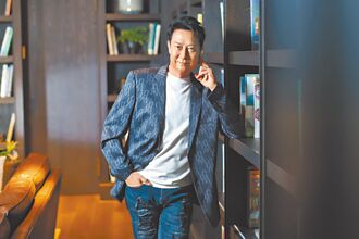 劉錫明護家 永遠走在妻女後面