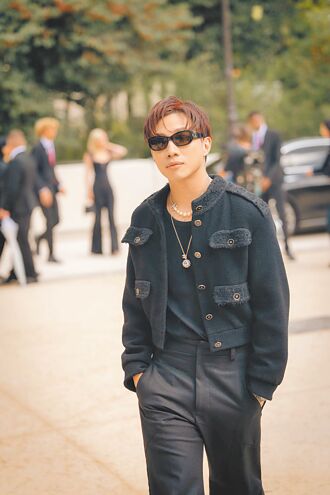 ØZI巴黎看秀 斜紋軟呢搶眼