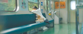 全世界母親的搖籃曲，全世界女兒的搖擺樂