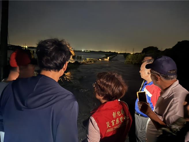 彰化豪雨不斷致災，縣長王惠美等人9日晚間至南彰化視察災情。（彰化縣政府提供／葉靜美彰化傳真）