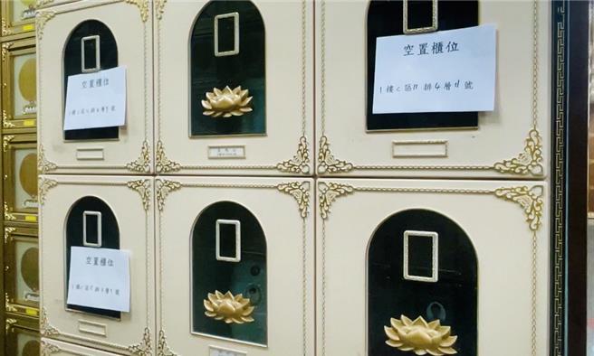 新北市新莊生命紀念館目前尚有2475櫃位。（李育嫺攝）