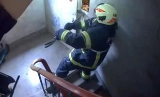 又見家暴兇案！新莊45歲逆子疑「討嘸錢」持刀殺母 警到場壓制