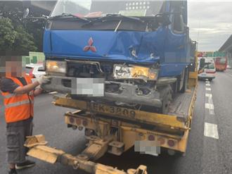 國道1號五股段貨車追撞 釀1人傷一度車流塞爆