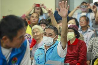 鍾東錦下鄉演短劇 苗警攜手進社區教長輩防詐