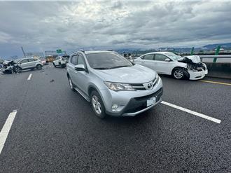 國3北上草屯段4車連環撞2傷  車流一度回堵2公里