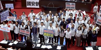 全民普發現金1萬   立院三讀通過   要求政院10月底前執行