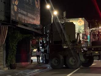 漢光演習狀況頻傳！愛國者飛彈車轉彎失誤　卡新店民宅遮雨棚