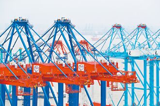 起重機8成陸製 美憂港口癱瘓
