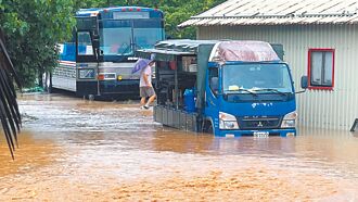 豪雨狂炸 霧台大武部落成孤島